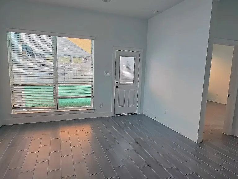 2235 Garden Arbor Ln — Photo 16