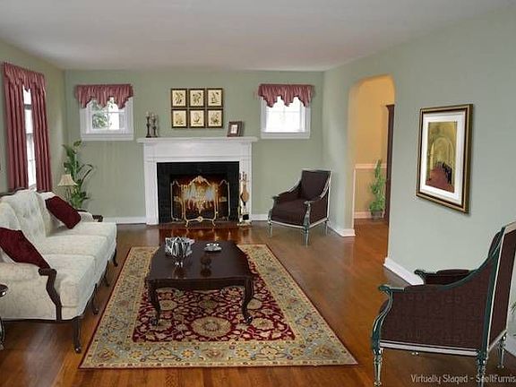 Virtually staged liv room