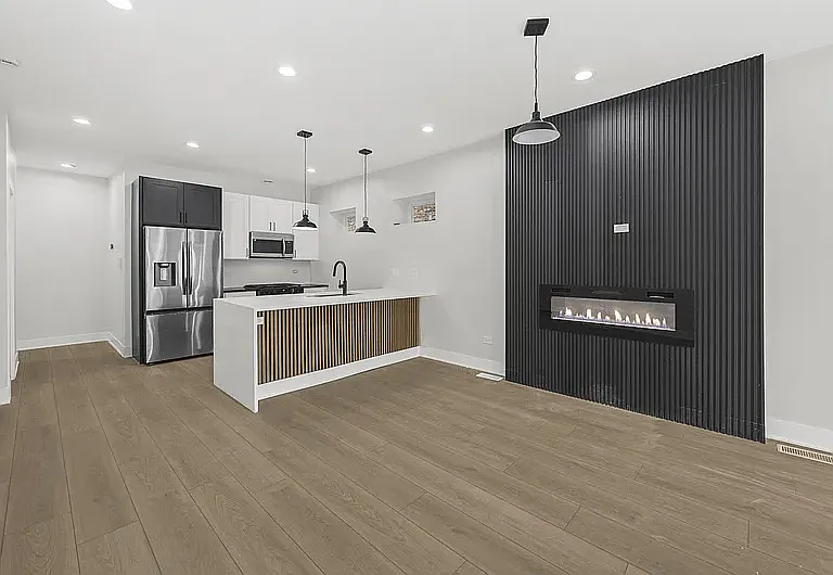 3 bed, 2.5 bath, 2220 sqft, $2,800 — Photo 3