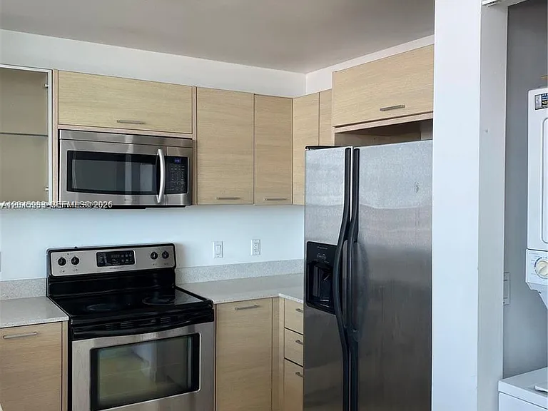 350 NE 24th St #813 — Photo 5