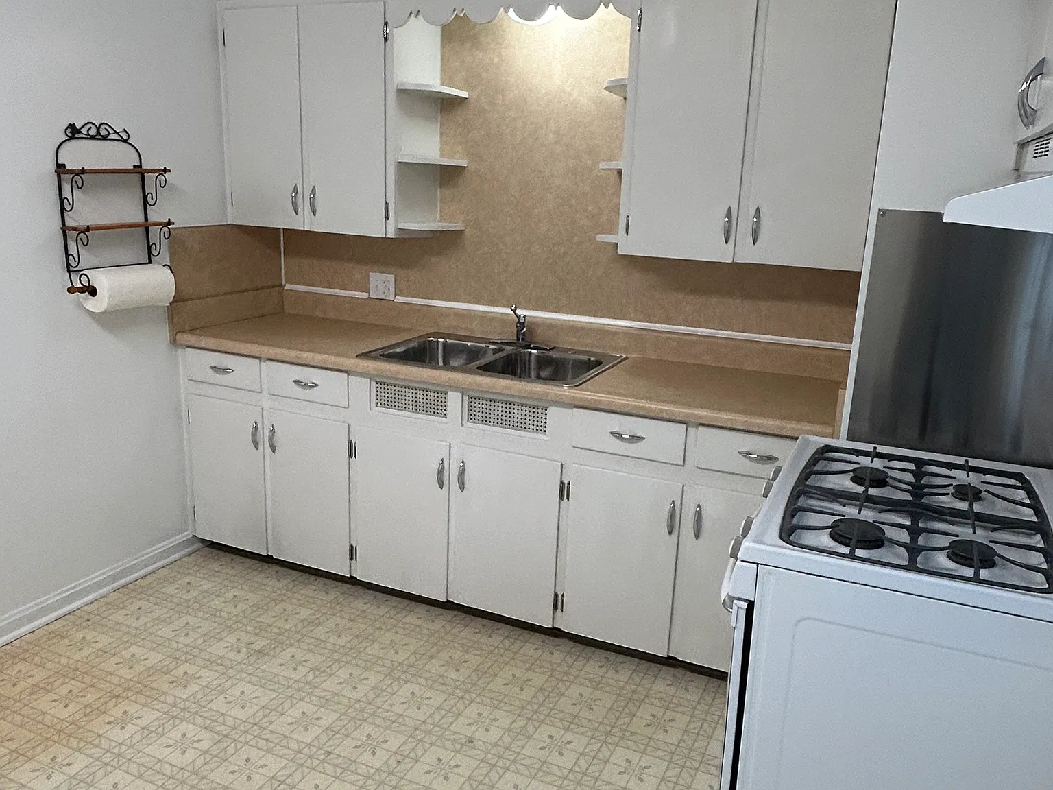 3 bed, 1080 sqft, $1,300 — Photo 4