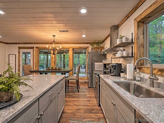 3rd image of 218 Cedar Creek Cir