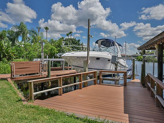 4th image of 1405 Cobia Cay Dr