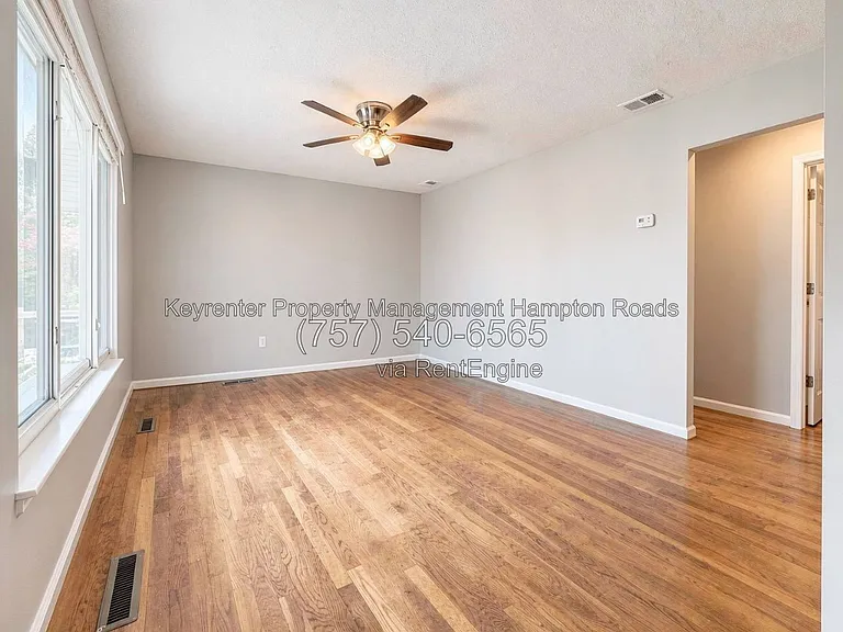 711 Marcus St — Photo 13