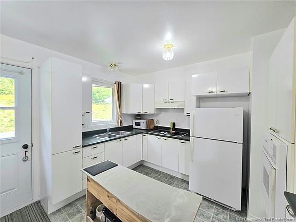 4th image of 337 Howard Rd