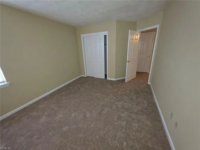1460 Berkshire Dr — Photo 15