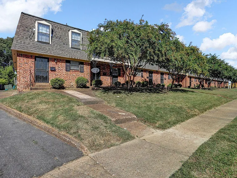 Rhodes Townhomes — Photo 19