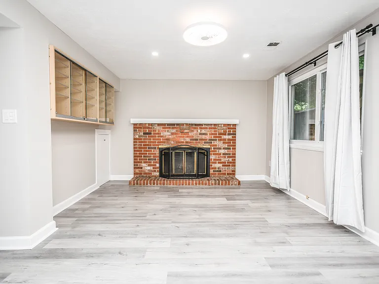 10231 Millstream Dr — Photo 24