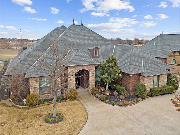 2nd image of 3721 NE Eastlake Dr