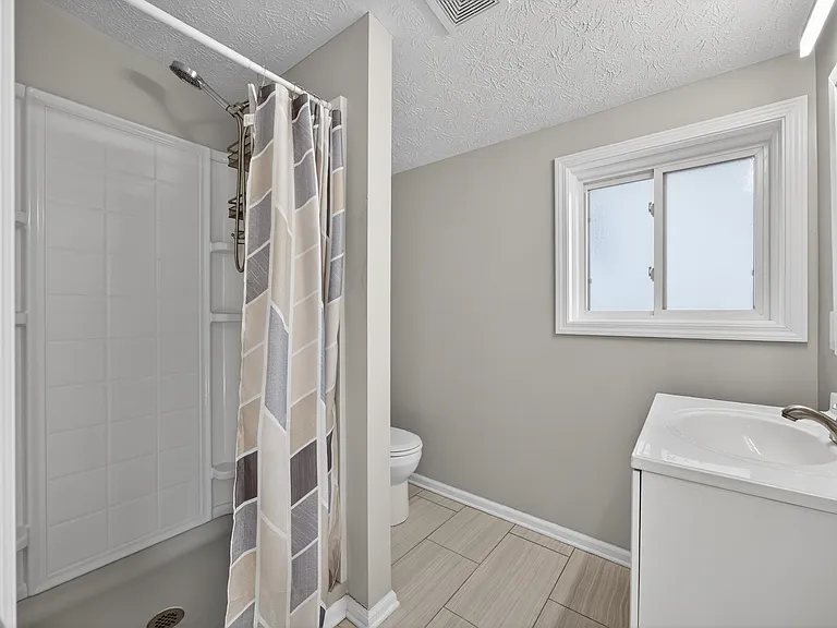 1566 Winchester Ave — Photo 5