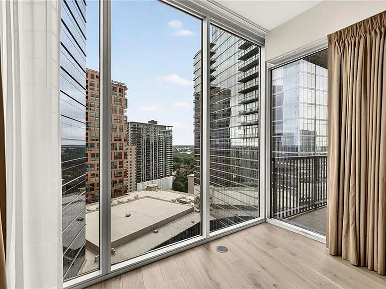 1080 Peachtree St NE #2004 — Photo 4