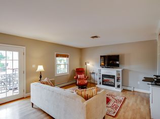 11 Cedar Dr, Sterling, VA 20164