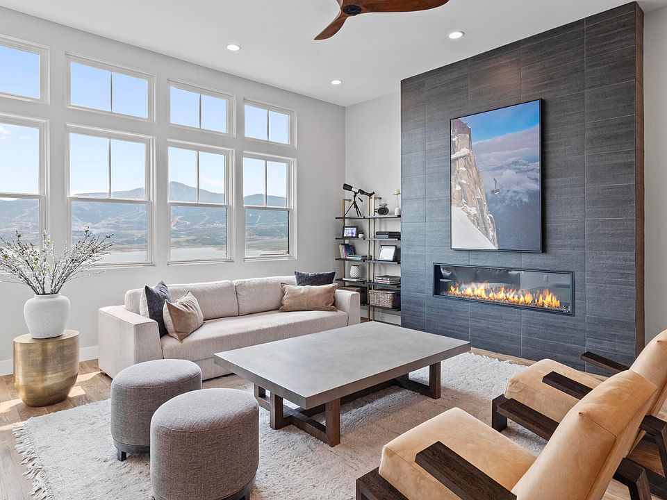 1st image of 402 E Overlook Loop