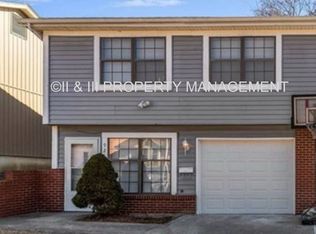 9217 Central St, Kansas City, MO 64114