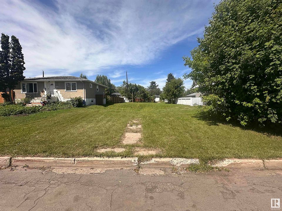 1st image of 11618 & 11620 111th Ave NW