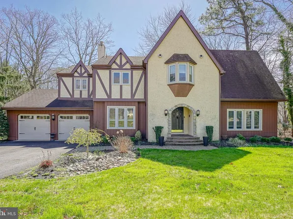 9 Rollingwood Dr, Voorhees, NJ 08043