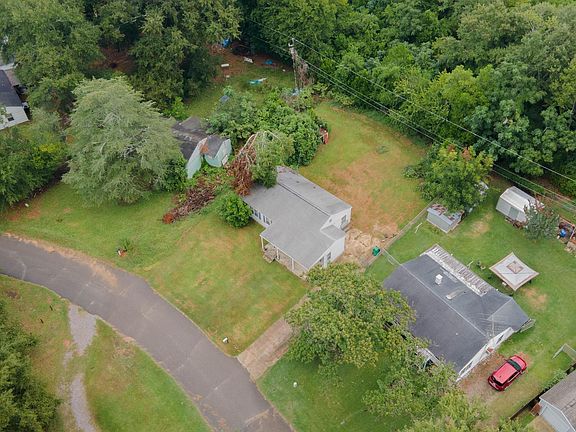 2nd image of 904 Brunswick Ln