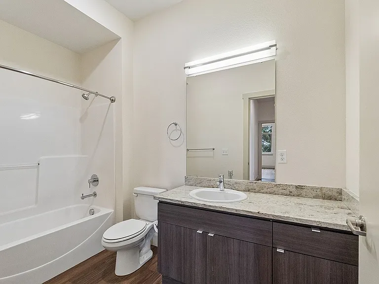 11-web-or-mls-1210 N 152nd St unit 215 Shoreline-S2606-011