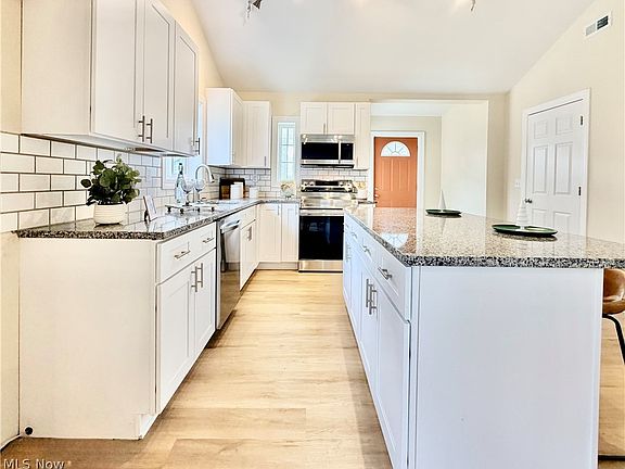 3rd image of 246 W Hamilton St