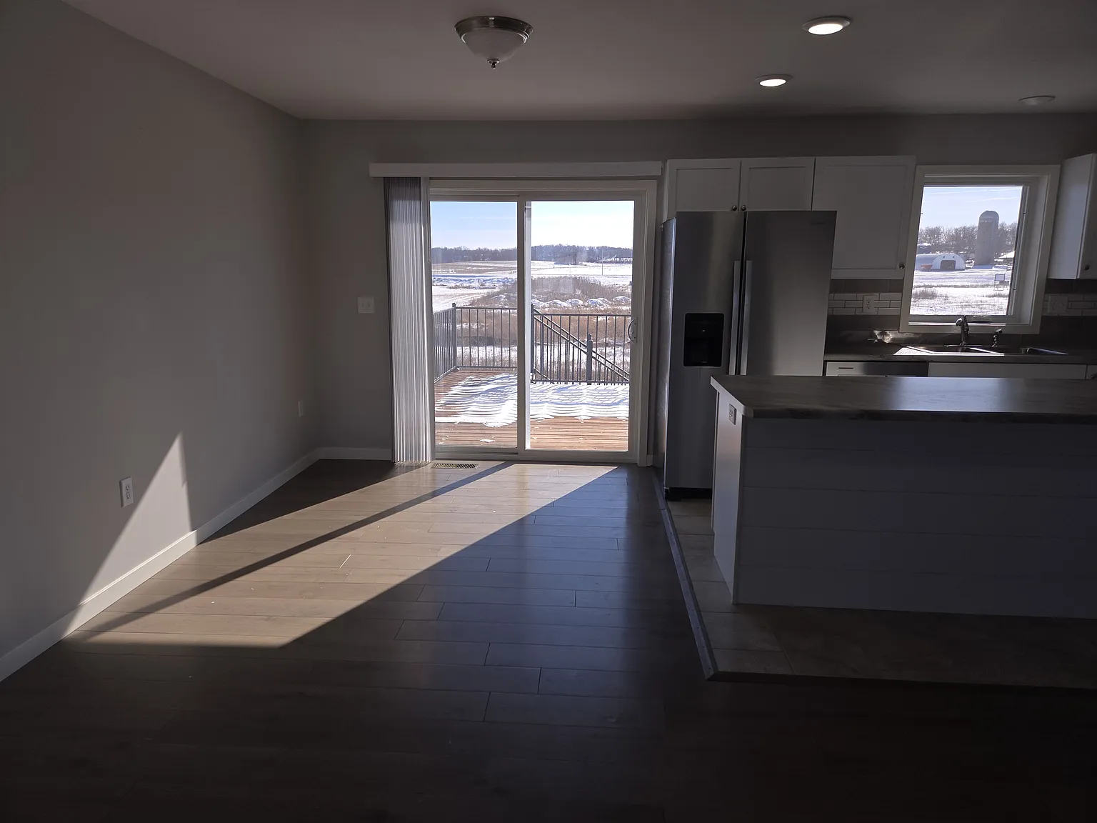 4 bed, 2003 sqft, $2,500 — Photo 2