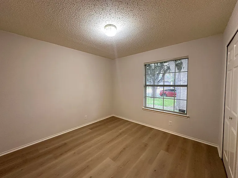 6708 Bancroft Woods Dr — Photo 8