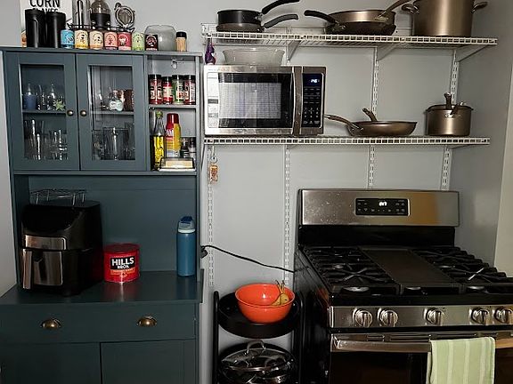 4th image of 2819 W Lyndale St #2