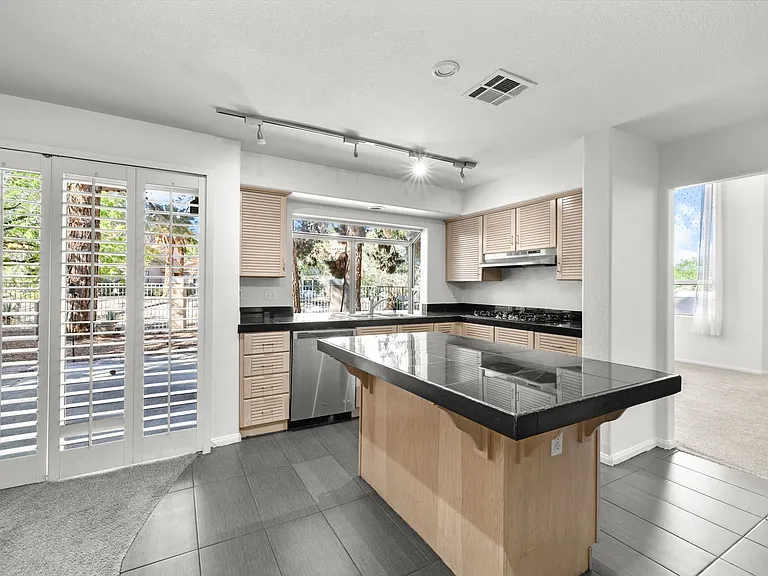 7600 Painted Dunes Dr — Photo 10