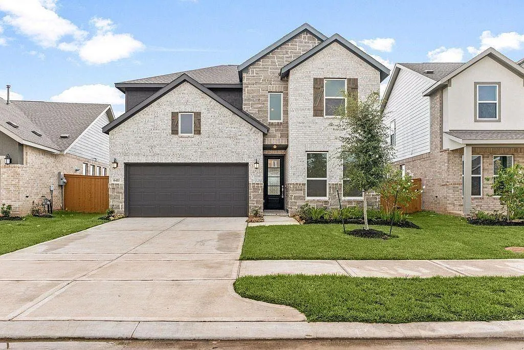 4 bed, 3.0 bath, 2410 sqft, $2,690 — Photo 2