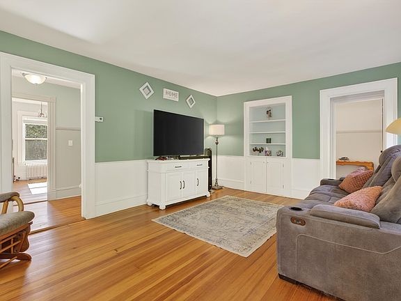 2nd image of 17 Forest Road