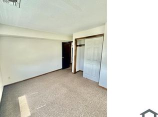 424 Walnut St #B, Springfield, MA 01105