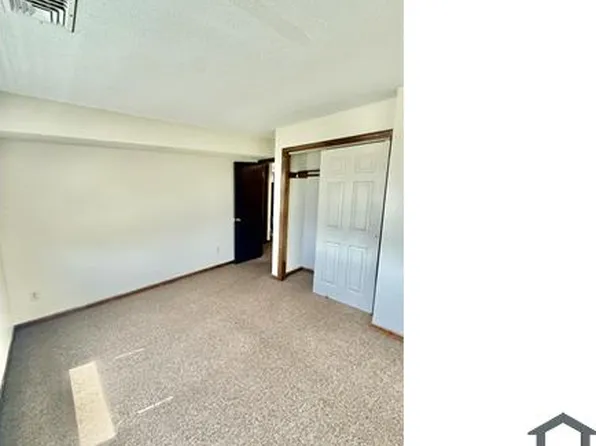 424 Walnut St #B, Springfield, MA 01105