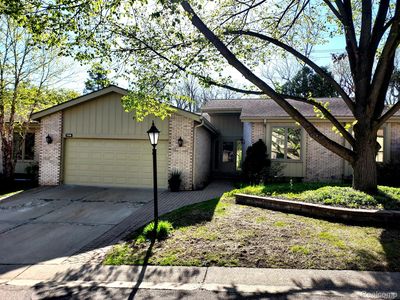 7215 Suncrest Rd, West Bloomfield, MI, 48322