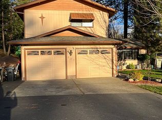 327 NE Scenic Dr, Grants Pass, OR 97526