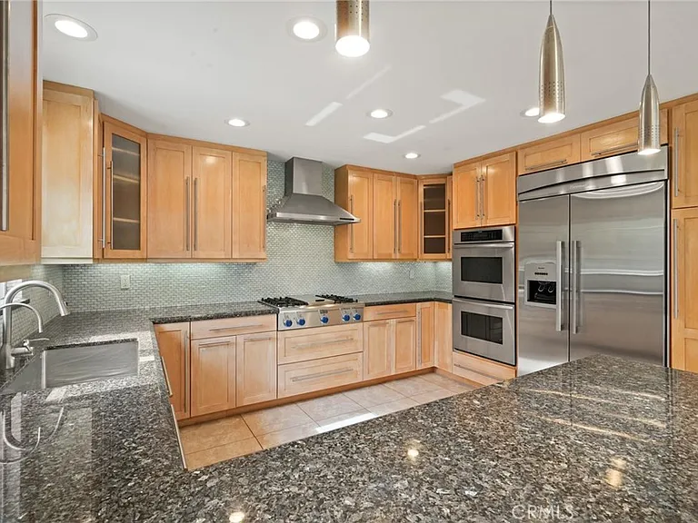 6215 Hesperia Ave — Photo 10