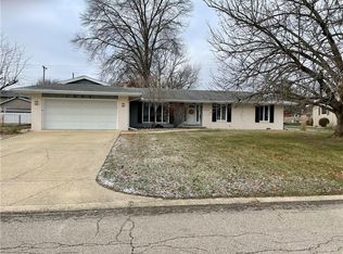 1802 Ashby Dr, Charleston, IL