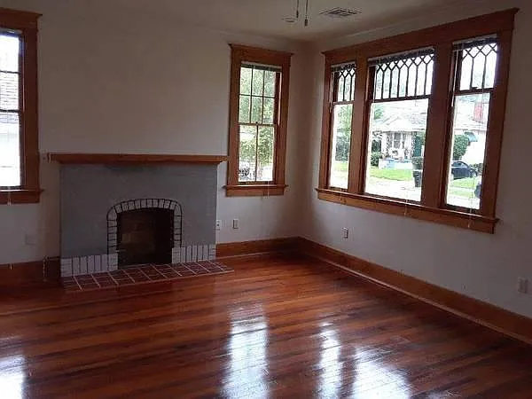 4040 Clermont Dr — Photo 5