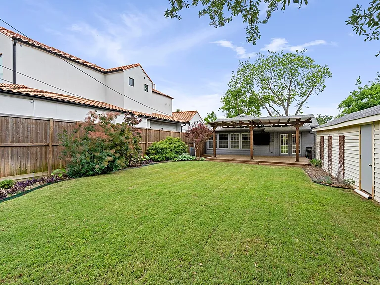 8406 Lakemont Dr — Photo 25