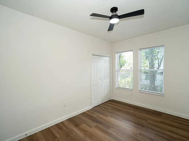 226 N Terry Ave — Photo 9