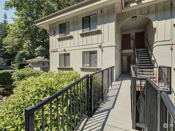 12742 NE 116th Lane #J-20, Kirkland, WA 98034