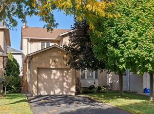 126 Charing Dr, Hamilton, ON L8W3A9