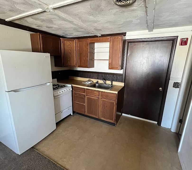 2nd image of 110 W Broadway St #116