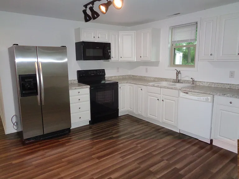 212 Orr St — Photo 3