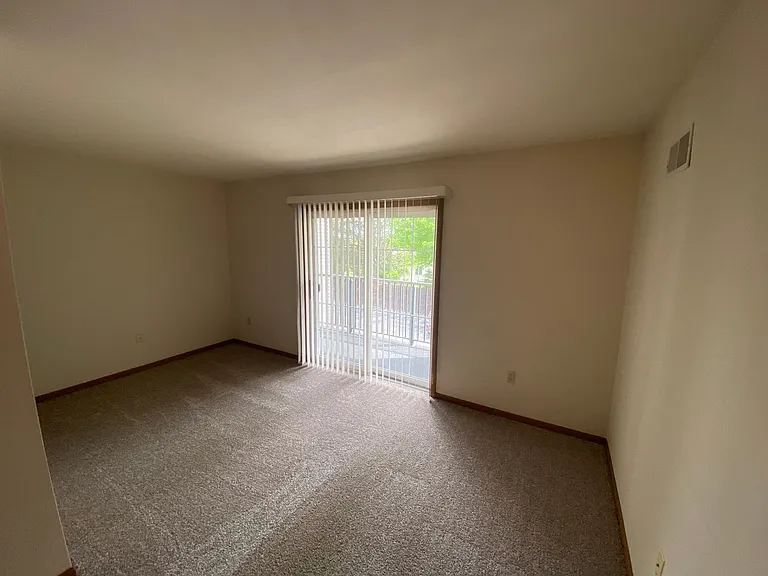 Riverbend East Apartments — Photo 7