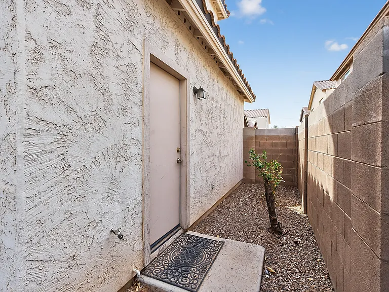 12034 W Polk St — Photo 40