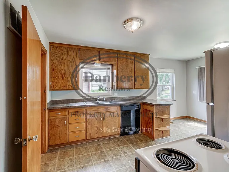 347 Darrow Ave — Photo 15