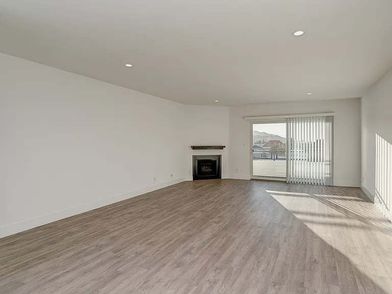 439 Stocker Apartments — Photo 44