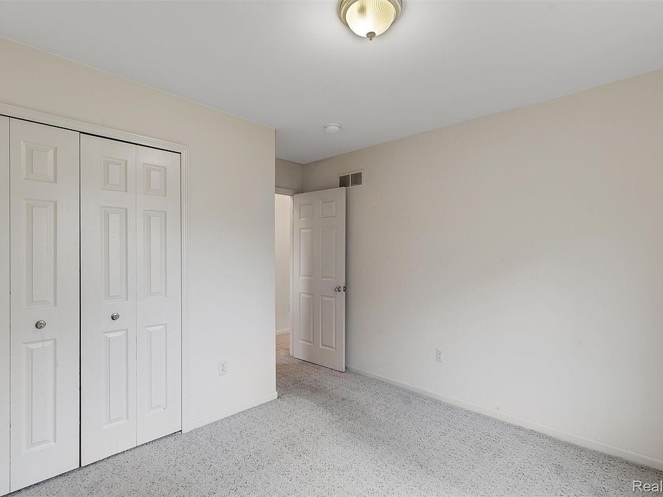 750 Clairpointe Woods Dr, photo 26