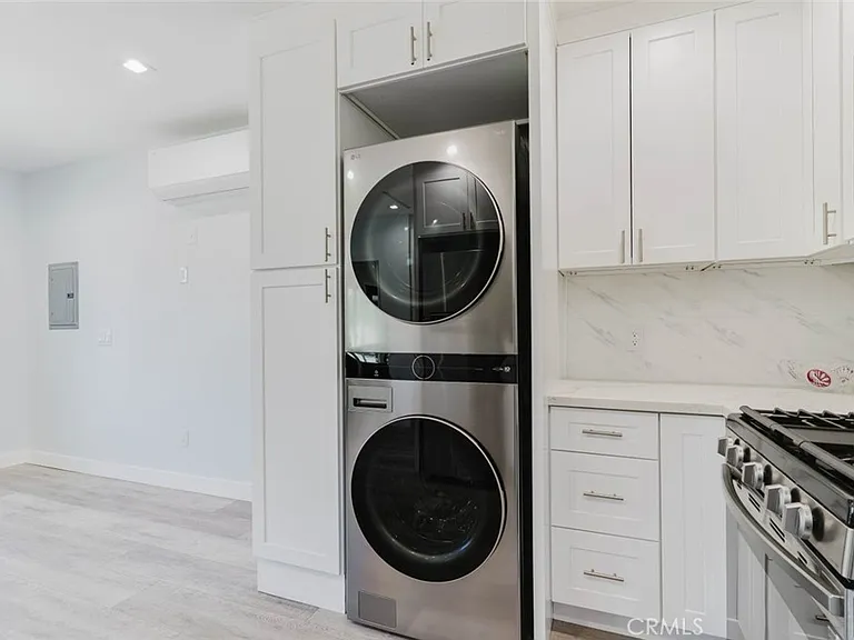 8544 Wisner Ave — Photo 9