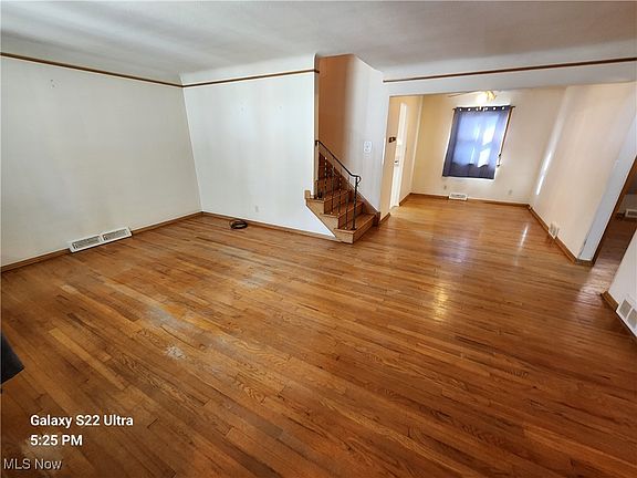 3rd image of 28605 Lake Shore Blvd