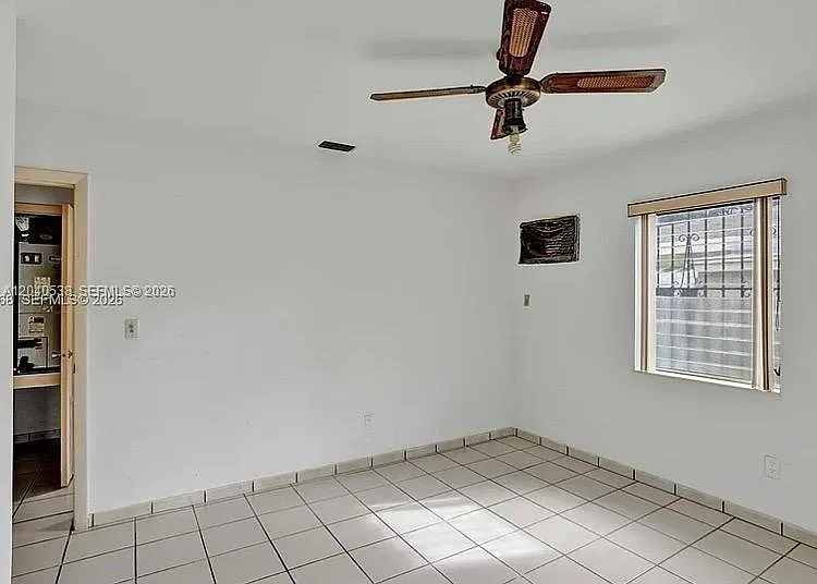 831 NW 21st Ct — Photo 7